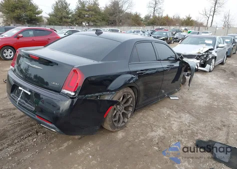 2017 Chrysler 300 300S Alloy Edition z USA, uszkodzony, nr VIN 2C3CCABG1HH593898